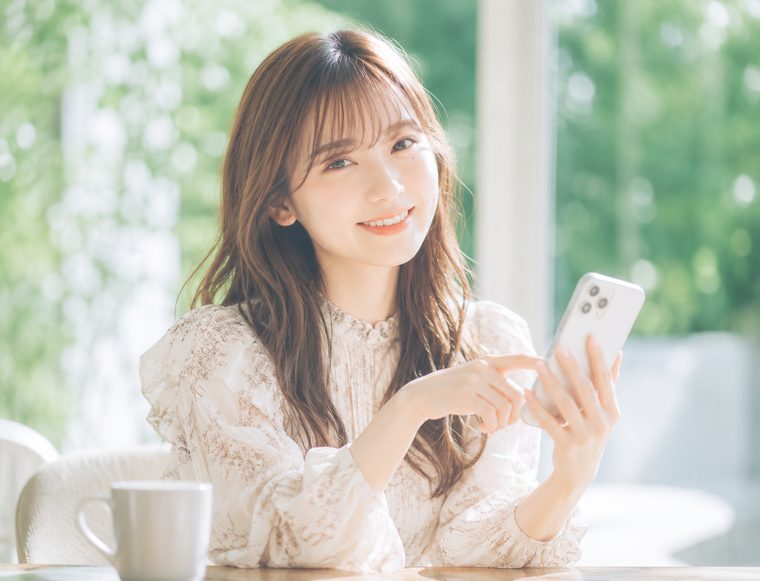 スマホでLINE相談する様子